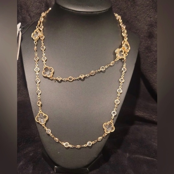 Piper K Elegant Gold and Crystal Necklace - Picture 3 of 9